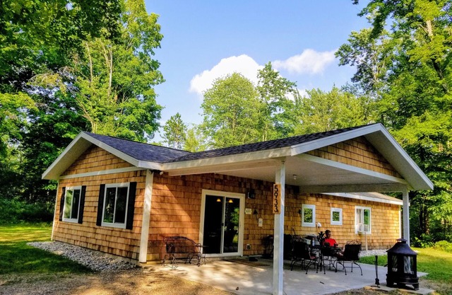 NUEVA cabaña en privado, aislado 10 hectáreas arboladas 2 millas. de TORCH LAKE