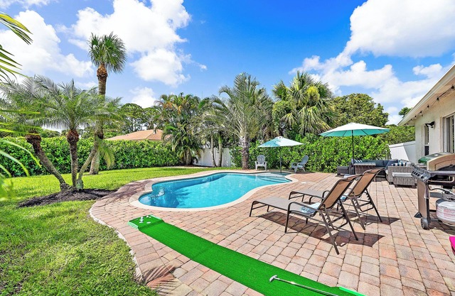 *NEW 3/2 Pool Home, Private Yard, Great Location!