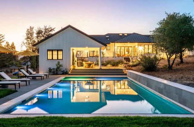 NEW 3 BD, Pool, Spa & Wine Tasting Included