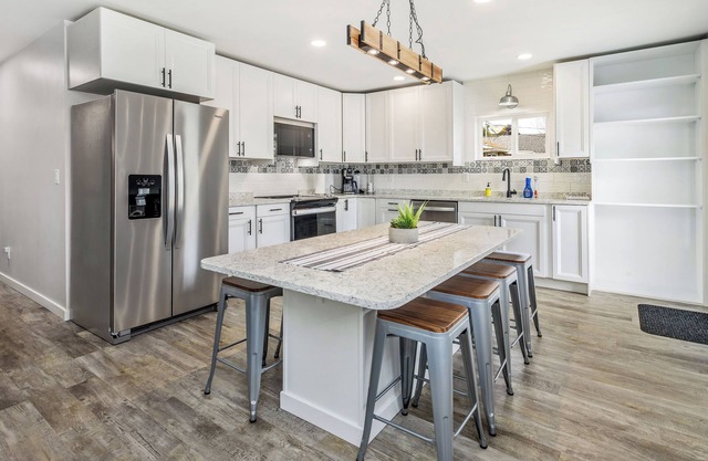 NEW! 3 bed, 1.5 Bath, Games, WIFI