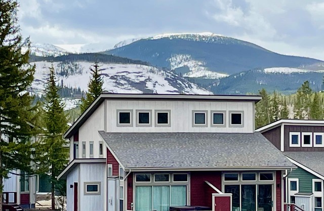NEW! 3 bed/2 bath w/Private Hot Tub, Walk to Town