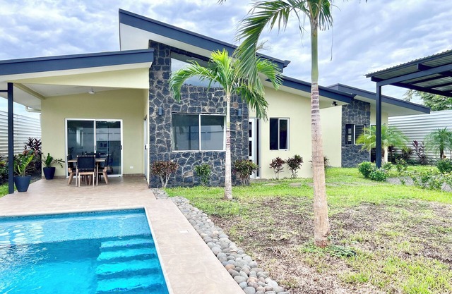 New 3 bed, 3 bath Home + Pool near Beaches