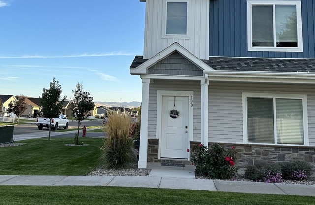New 3 bedroom townhome with community park