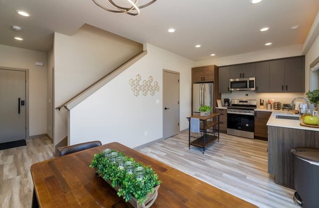 New 3 ensuites hotel-like modern townhouse