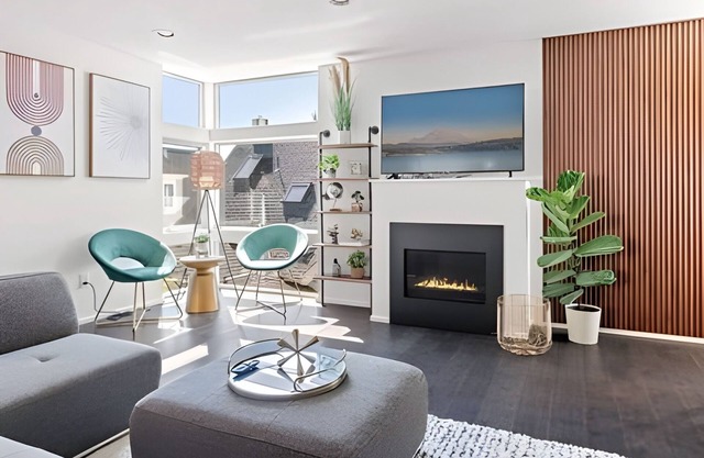 NEW! 3BR Great Location Queen Anne W/Rooftop