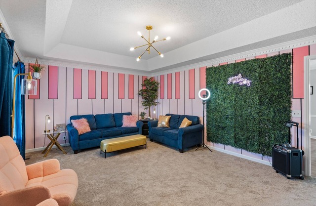 NEW, 4 TVs, big backyard! Near MTSU The Pink Key Cottage