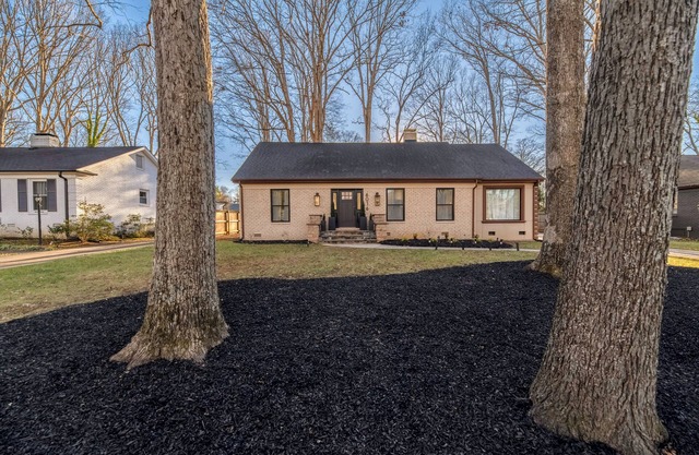 New! -4500 sqft Luxurious/Upscale Mountain style in South CLT-2 Master- 5 Kings!