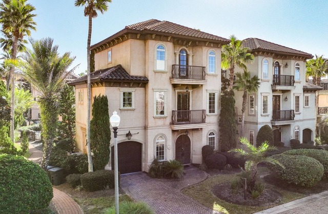 ~ New ~ 4Br/3.5Ba ~ Luxury Home ~ 5 Minute Walk to beach