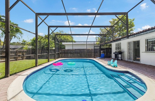 NEW 4BRM in Miami w/Pool/Arcade/MassageChair
