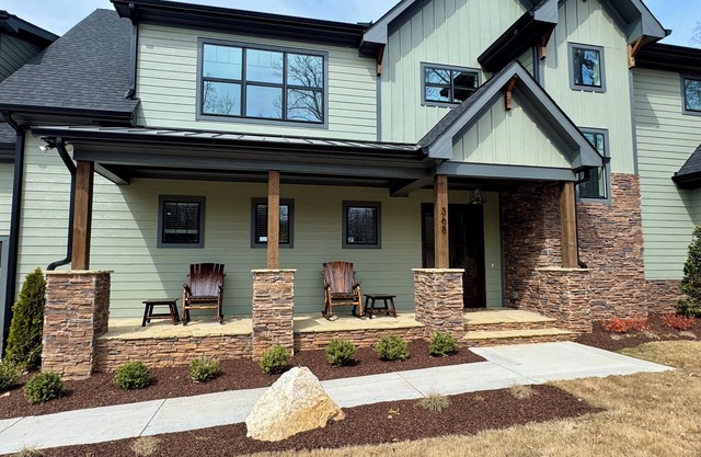 New 5-bedroom lake front home w/ dual masters, dock, fire pit, paddle boards