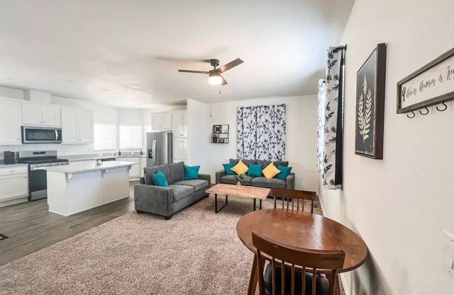 New! 5 Min to Casinos/River/Lake Mohave - Sleeps 8