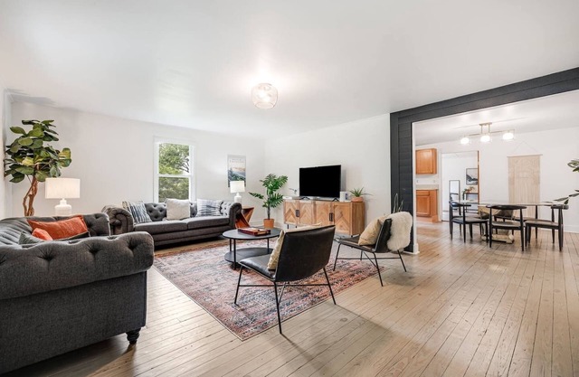 *New!* 5 mins to Biltmore & Asheville + Mtn Views!