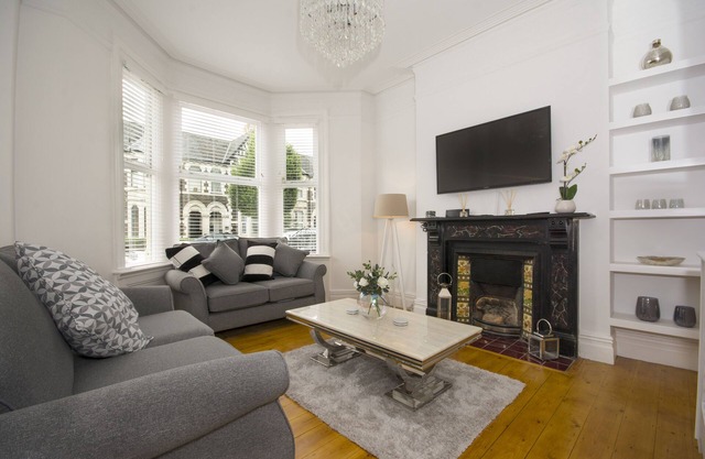 ¡NUEVO! A 5 minutos a pie del estadio y del centro de la ciudad, Cardiff Townhouse Con estacionamiento gratuito.