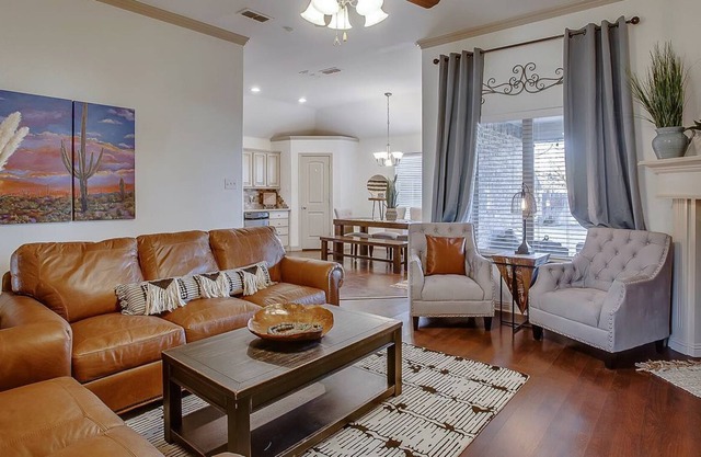*NEW* 5 Star Luxury Cozy Private Santa Fe Style w/ Jacuzzi Hot Tub