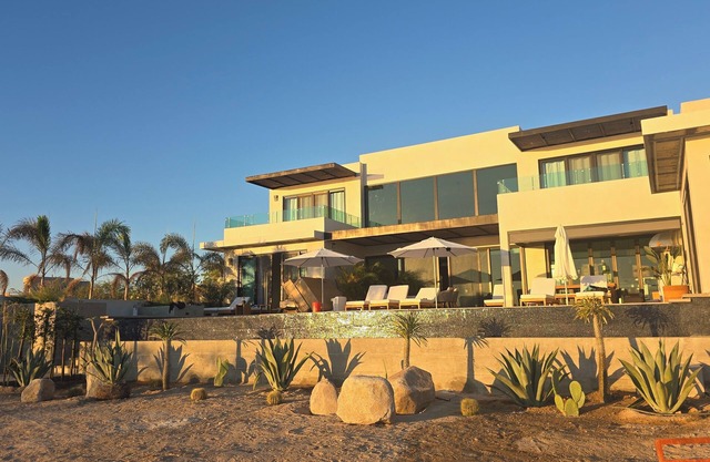 New 5bdr-6bth, Pickleball, Pool, Jacuzzi, Sauna, Cold Plunge, 1/2 Mile to Beach