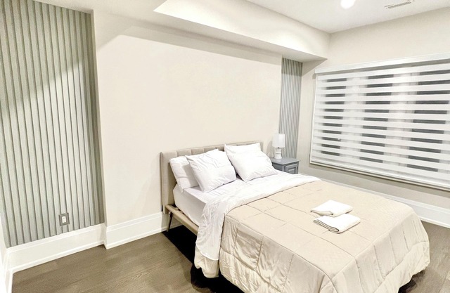 *NEW* 6 BR Luxury Stay Steps Away from Yorkville