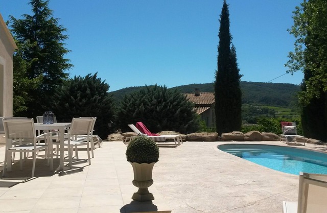 Nueva casa de 90m² en una zona tranquila con piscina privada, categoría 4 estrellas.