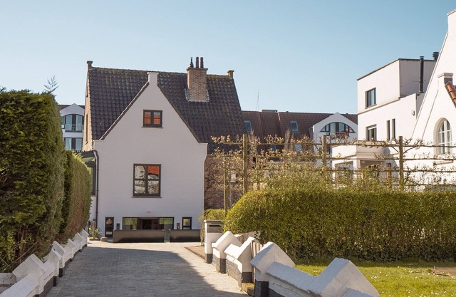 New apartment with garden, terrace, free parking in Duinbergen by the sea