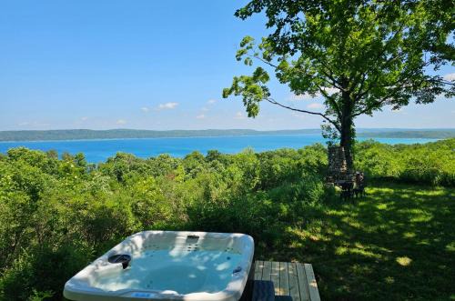 New! Above Crystal Lake - Hot Tub & Lake Views!