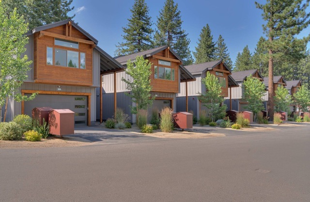 NEW! AC, Hot Tub, Grill, Newly Built, Open Floor Plan, Wifi, 3 of 6 – Emerald Bay Oasis