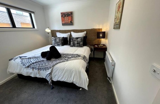 New & adorable unit close to the beach