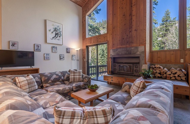 ~New~Alpine Meadows Base Camp, Walk to Hiking Trails, Ski Shuttle Avail.