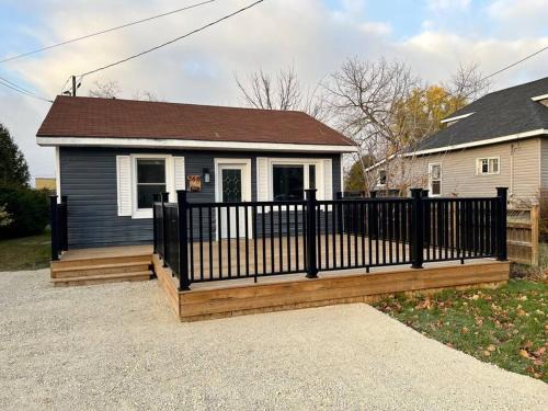 New and Cozy Cottage Minutes to Blue Mountain