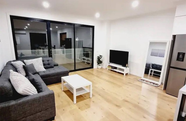 New and Modern Family Home by the Beach. Pet friendly!