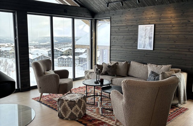 Cozy, new and modern moutain lodge with a nice view, ski inn/out