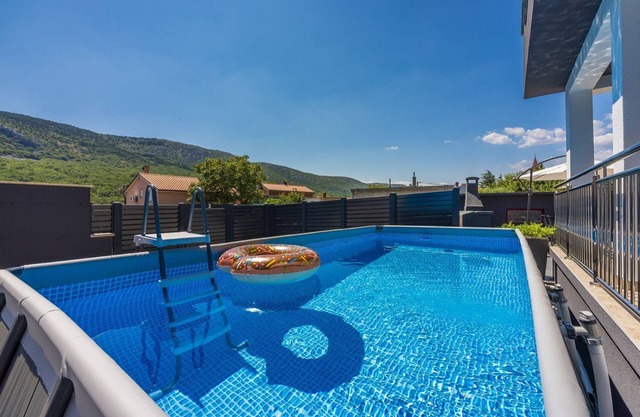 Villa nueva y moderna con piscina privada, futbolín, barbacoa, solarium