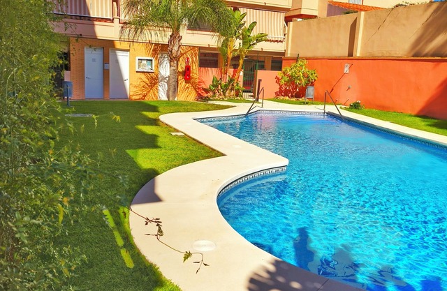 APARTAMENTO NUEVO CON PISCINA Y PARKING GRATUITO
