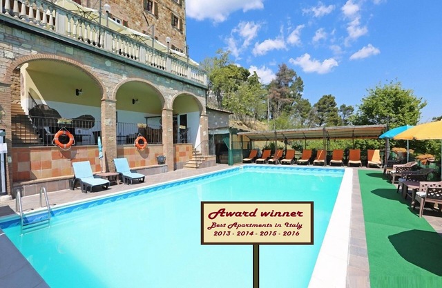 (NUEVO) Apartamento (E) con piscina, jacuzzi y cancha de tenis en la Toscana