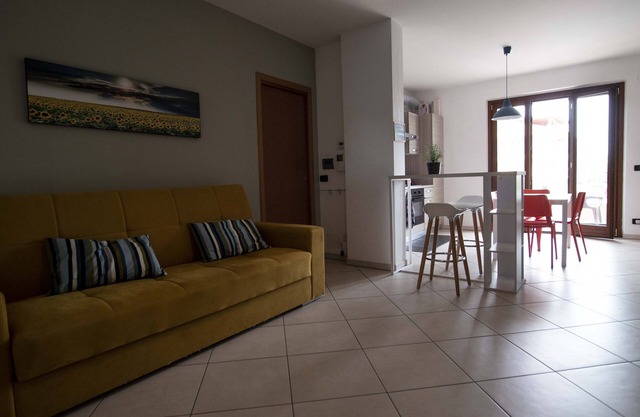 New apartment and close to the sea, with garage