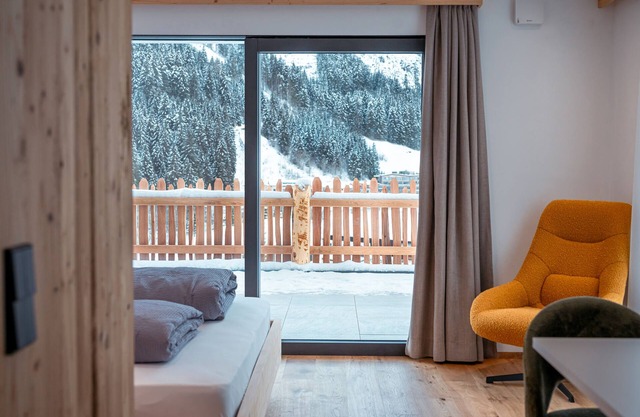 Apartamento 'Chalet Tribulaun - Apt 2' con vistas a la montaña, terraza privada y Wi-Fi