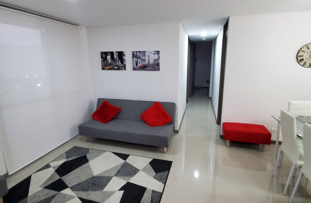Apartamento nuevo con vistas a la ciudad.
