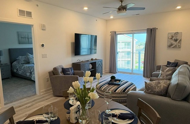 New Beach Top Floor Condo in Lewes, De - 2 bed 2 bath Gated community with pool