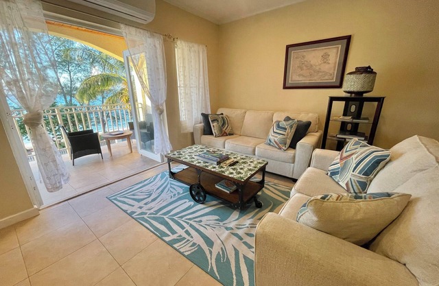 NEW Beachfront Condo, 5 minutes from airport and 2 mins away from Caves Village.
