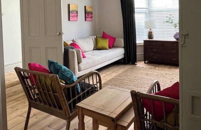 NEW Beautiful 6 Bedroom Near sea