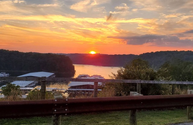 NEW Beautiful Condo I-3 Next to Lake Cumberland