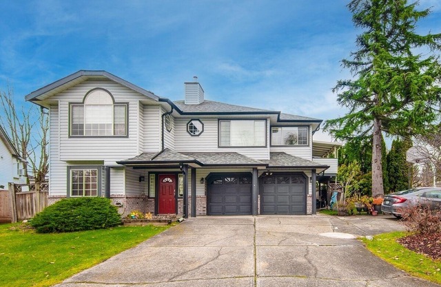 New, beautiful & peaceful 2 bed residential suite.