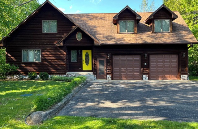*NEW* Beautiful Pickerel Lake Home! Friday to Friday in the summer!