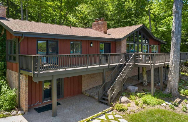 * NUEVO * Hermosa casa de Walloon Lake cerca de Boyne City !!