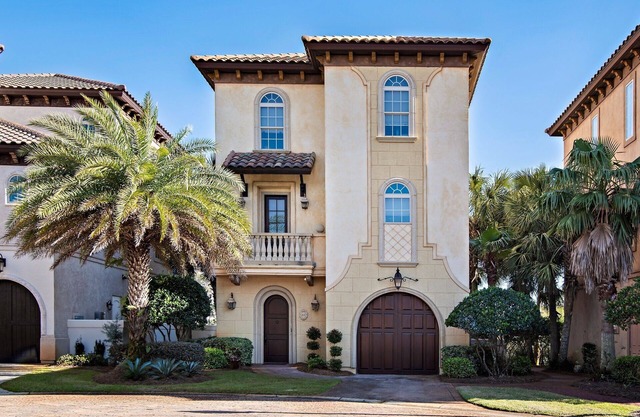 NEW~ Bella Beach ~ Sleeps 10 ~ Minutes to the Beach