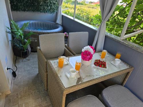New Blanca apartment with jacuzzi near the beach