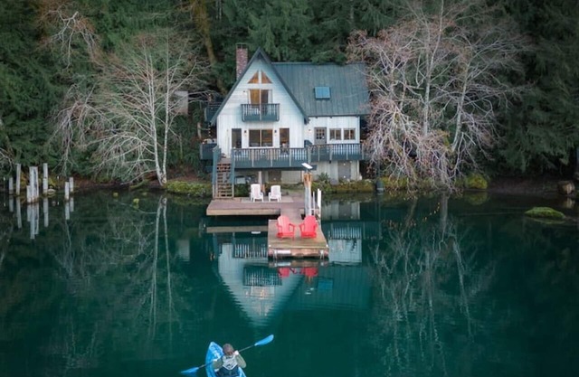 NEW-"Blue Haven" Iconic Lakefront 4 Season Retreat