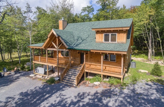 New! Blue Mountain Cabin, Lake Area, Dogs Welcome, Fireplace!