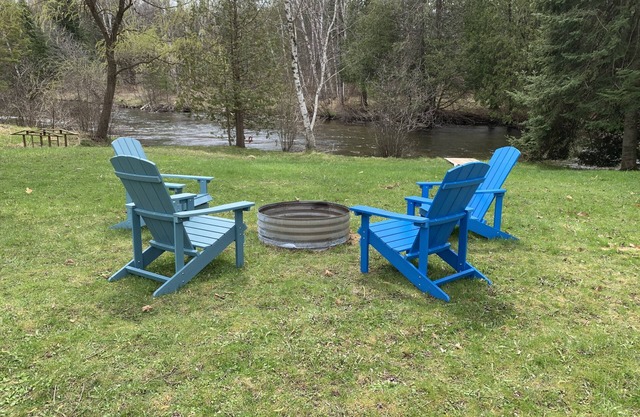 NEW Boardman River House with a Hot Tub