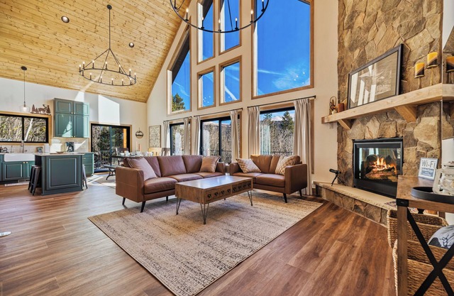 New! Brand New Home with Hot Tub, Views - Antler Ridge