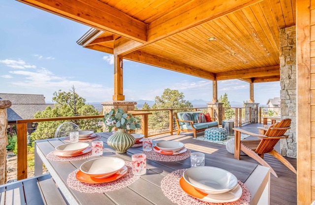 New Brasada Ranch Construction, Gourmet Kitchen, Deck, Fireplace and King Suite