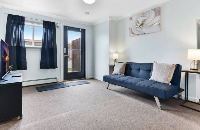 New!!! Bright and stylish Apt in Niagara Falls